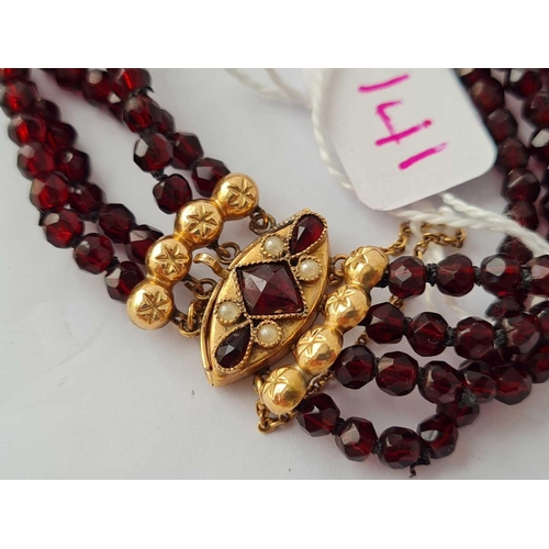 141 - A antique four row garnet bracelet with gold clasp