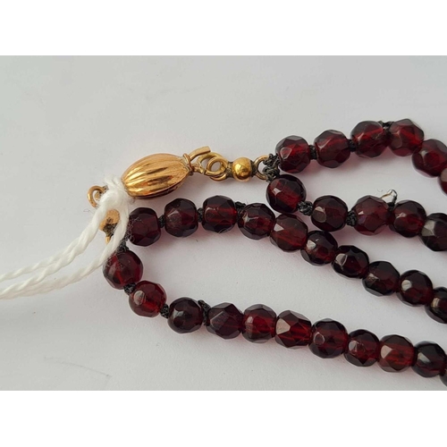 142 - A double row of garnet beads with gold clasp