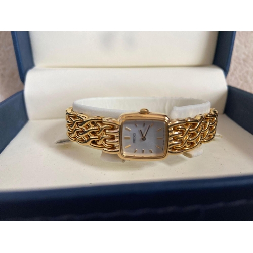 1570 - A boxed ladies Seiko gilt wrist watch