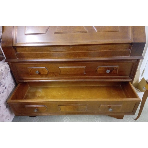 1870 - Continental  style bureau with drawers under