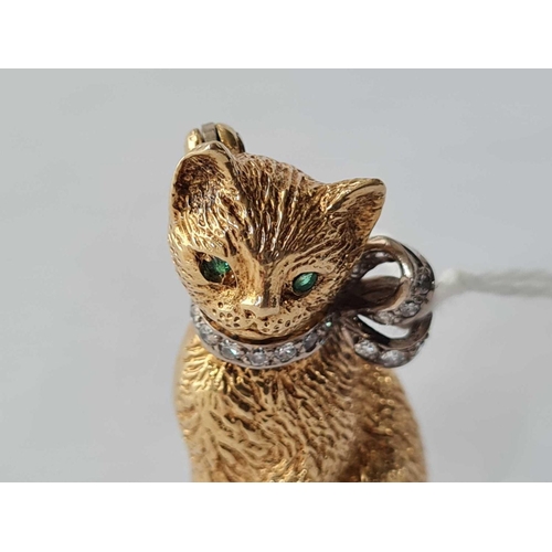 233 - 18CT CAT BROOCH SET WITH DIAMONDS AND EMERALDS, HALLMARKED 18CT LONDON 1972, HEIGHT 34MM