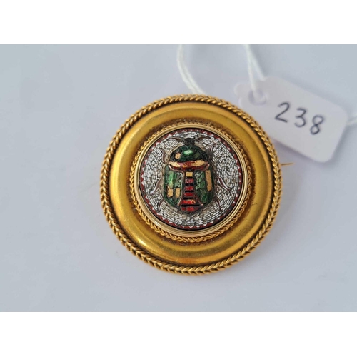 238 - AN UNUSUAL 15CT  ANTIQUE VICTORIAN MEMORIAL BROOCH SET WITH A MICRO MOSAIC OF A BEETLE INSCRIBED ON ... 