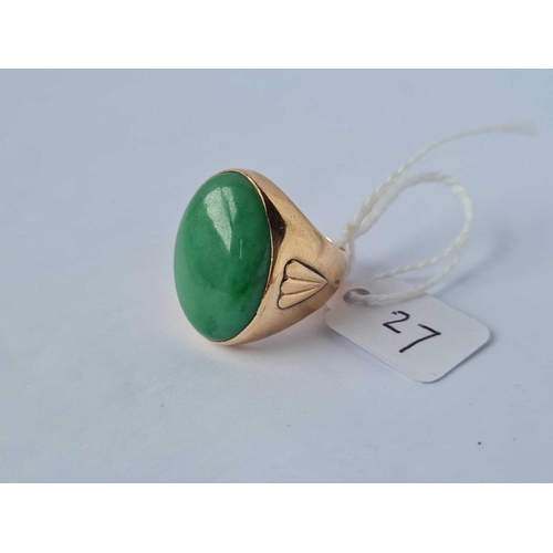 27 - A large oval jade stone ring 14ct gold size P1/2 - 12 gms