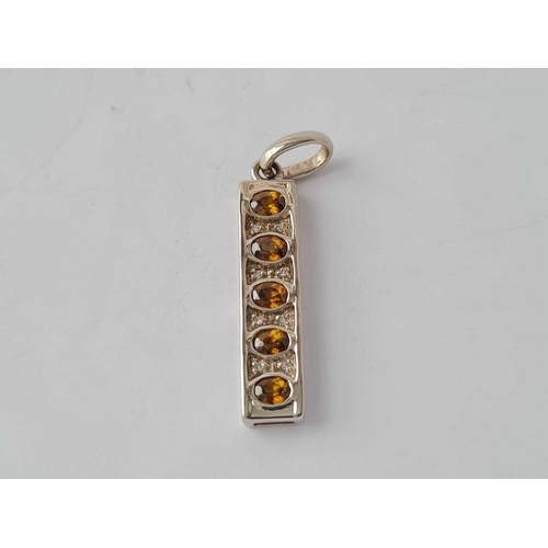 277 - A white gold Sphene and diamond pendant 9ct - 3.6 gms with cert