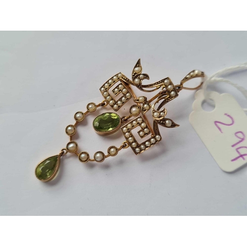 294 - A STUNNING PEARL AND PERIDOT PENDANT/BROOCH IN 9CT