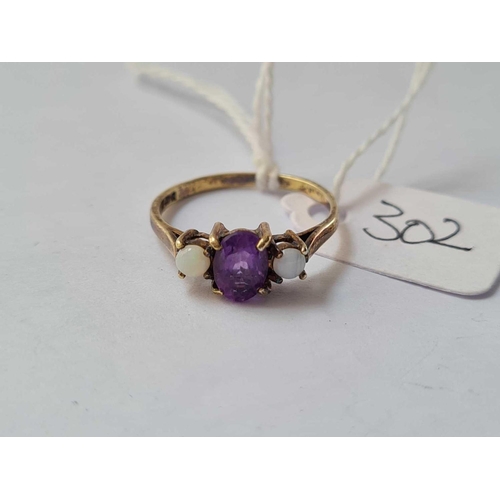 302 - A vintage silver gilt amethyst and opal ring size M