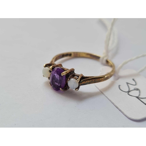 302 - A vintage silver gilt amethyst and opal ring size M