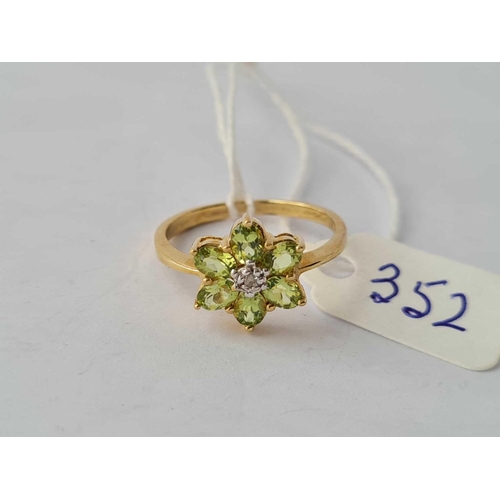 352 - A attractive peridot and diamond star cluster ring 9ct size N - 2.3 gms