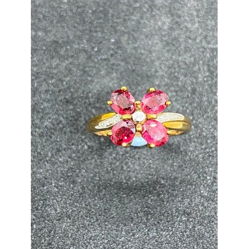 359 - A good garnet and diamond clover leaf design ring with four large garnets with central diamonds and ... 