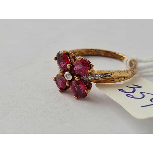 359 - A good garnet and diamond clover leaf design ring with four large garnets with central diamonds and ... 