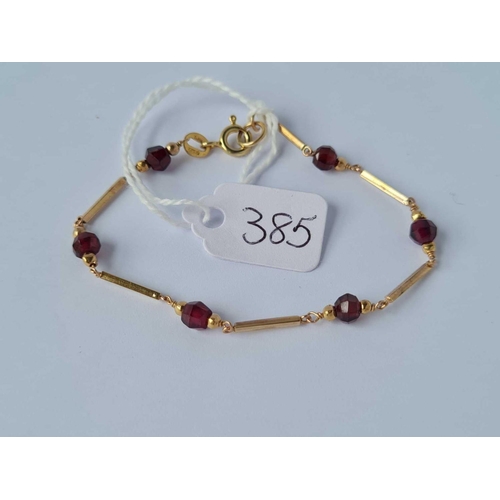 385 - A small garnet bead and bar 9ct bracelet 3.4g inc