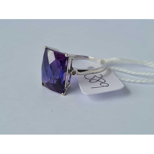 389 - A rectangular cushion cut colour changing amethyst in 9ct mount size O 4g inc