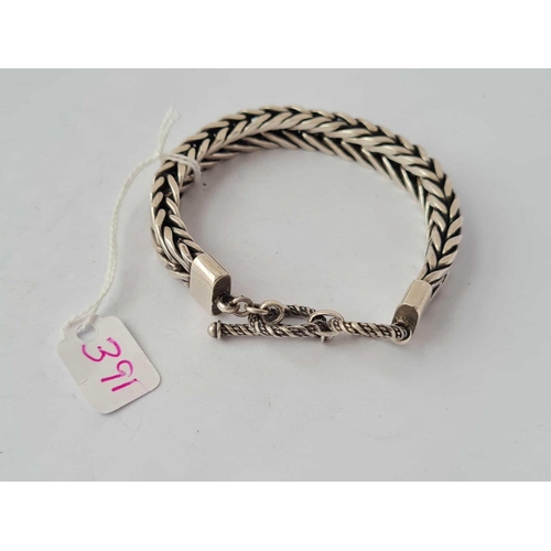 391 - A silver flat link bracelet - 55 gms