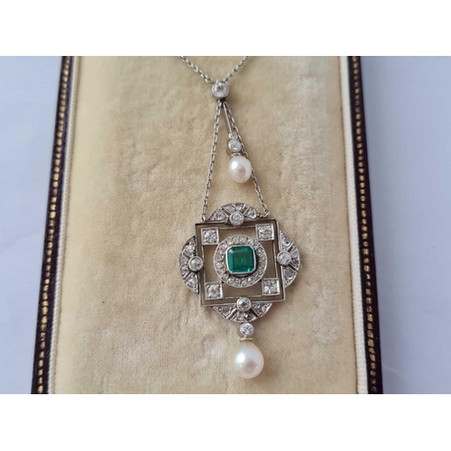 415 - ART DECO, DIAMOND EMERALD AND NATURAL PEARL SET PLATINUM PENDANT NECKLET, BOXED, COMES TOGETHER WITH... 