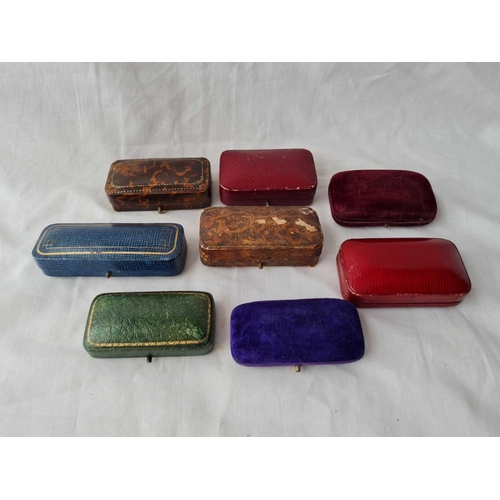 420 - 8 Assorted antique brooch boxes