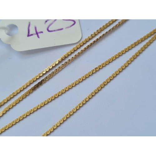 425 - A 9ct chain 16 inches - 1.4 gms