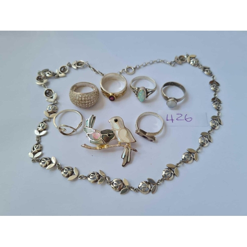 426 - Eight pieces of silver jewellery inc necklace rings and brooch - 45 gms