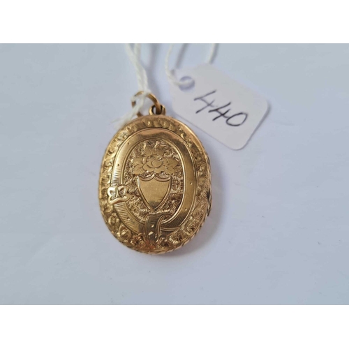 440 - An oval Victorian engraved gold back & front locket