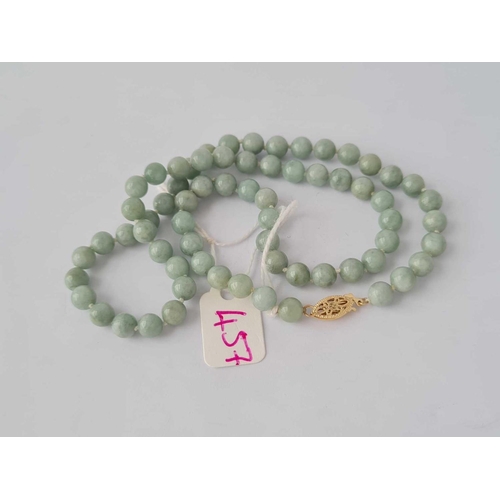 457 - A jadeite bead necklace with 14ct gold clasp