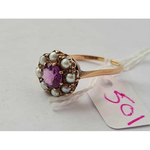 501 - A pearl and amethyst cluster ring 9ct size U - 4 gms