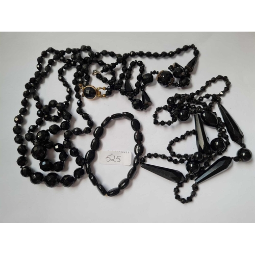 525 - A bag of black bead jewellery