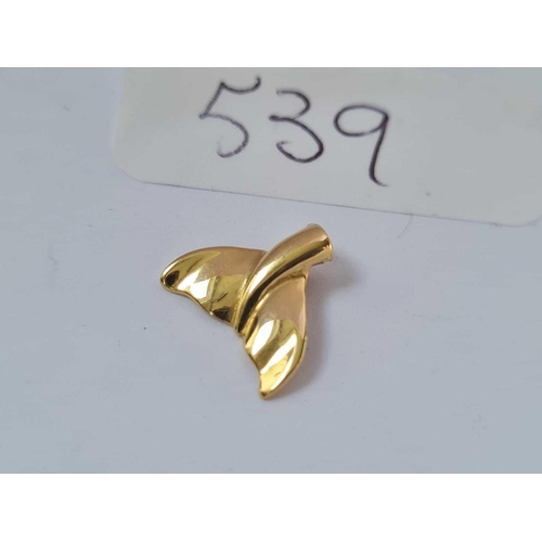 539 - A small Whales tail 14ct gold pendant