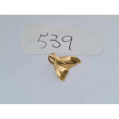 539 - A small Whales tail 14ct gold pendant