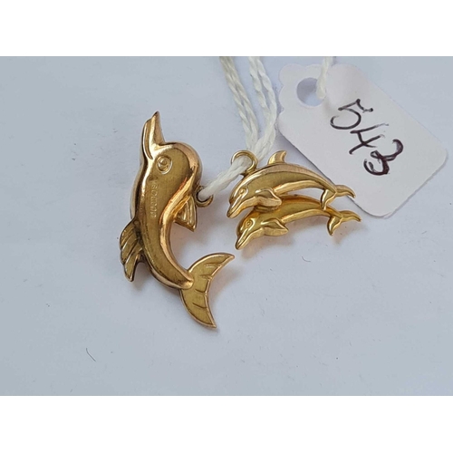 543 - Two 9ct dolphin charms 1.7g