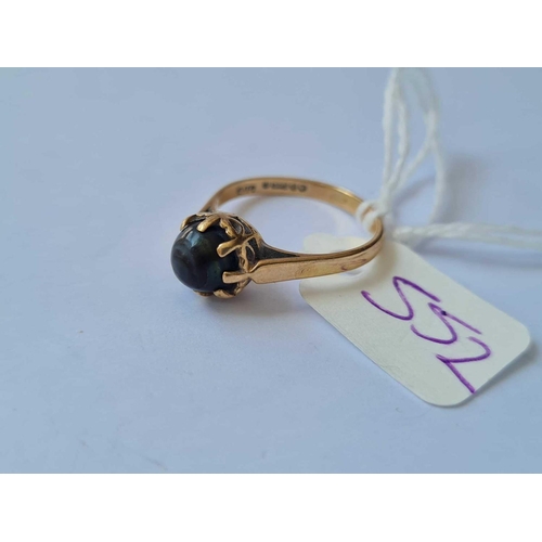 552 - A black pearl ring 9ct size M - 2.3 gms