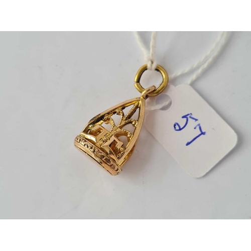 57 - A attractive fancy gold seal / pendant in gold