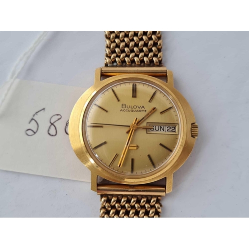 580 - A VINTAGE BULOVA ACCUQUARTZ WITH SECONDS SWEEP AND DATE APERTURE IN 9CT ON 9CT MESH BRACELET STRAP -... 