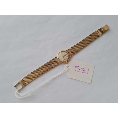 581 - A LADIES OMEGA WRIST WATCH WITH OMEGA MESH STRAP 9CT GOLD - 29.5 GMS WO LENGTH 7 INCHES