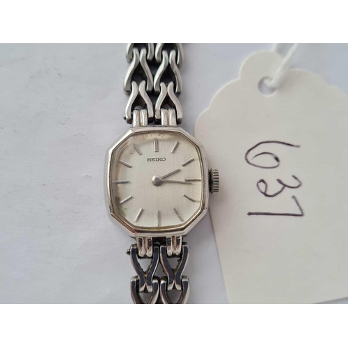 637 - A ladies Seiko wrist watch with fancy metal strap