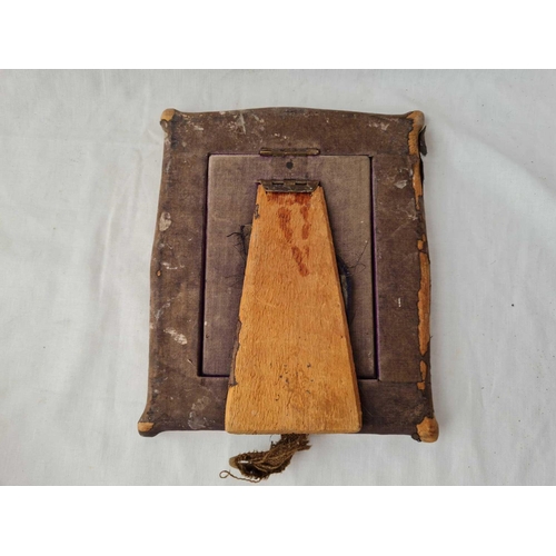 684 - An Edwardian oblong photo frame, embossed with flames and scrolls - 8