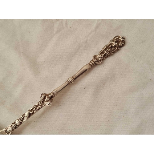 701 - A fancy Edwardian serving spoon with cast stem - London 1902 by SH - 49 g.