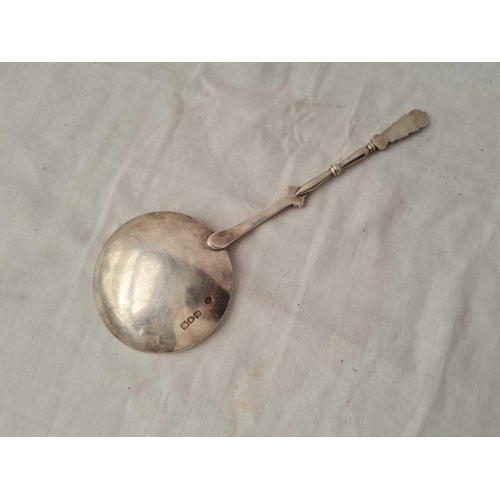 701 - A fancy Edwardian serving spoon with cast stem - London 1902 by SH - 49 g.