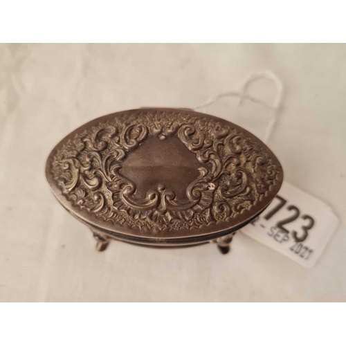 723 - An Edwardian marquise shaped ring box with embossed cover - 2.5