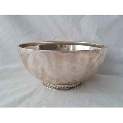 732 - A plain hemispherical rose bowl on stylish rim foot - 8