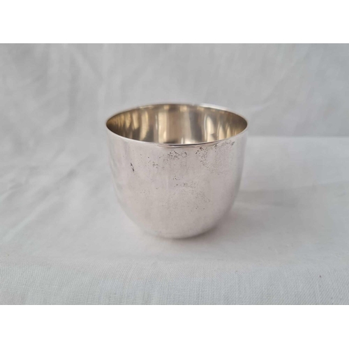 752 - A good plain tumbler cup - 2