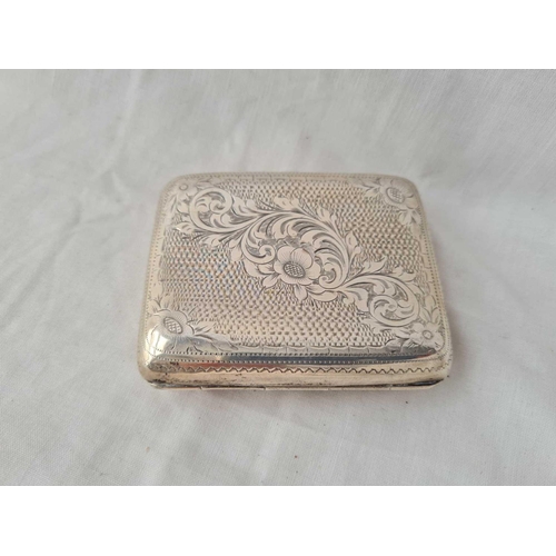 791 - An attractive cigarette case engraved with scrolls on a matted ground - Birmingham 1905 - 92 g.