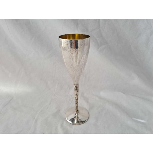 813 - Stuart Devlin. A stylish goblet with hammered and textured finish - 8