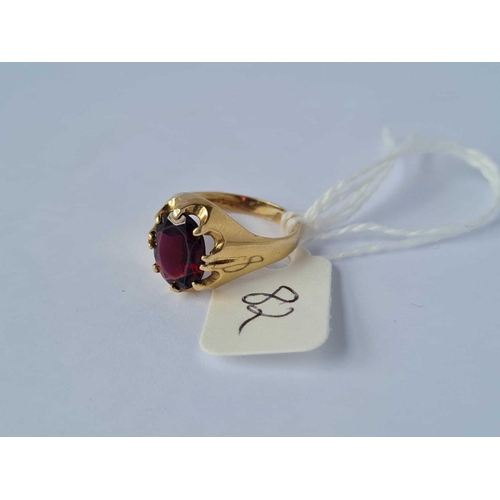 82 - A small 9ct garnet single stone ring 2.9g inc