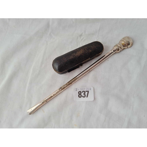 837 - A matte straw (800 standard) and a damaged amber cigarette holder