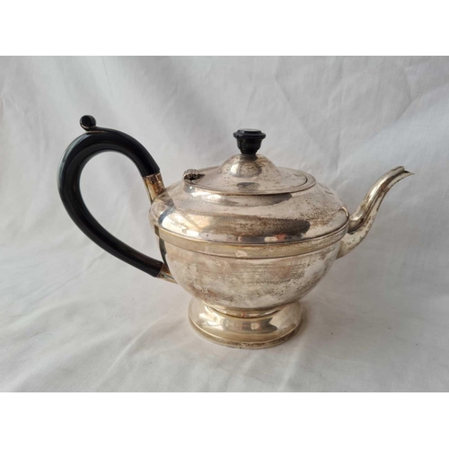 867 - An Art Deco circular teapot - 9.5