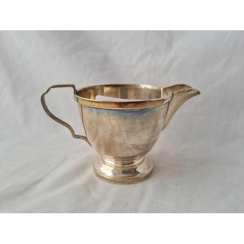 868 - A matching cream jug - also Birmingham 1931 - 100 g.