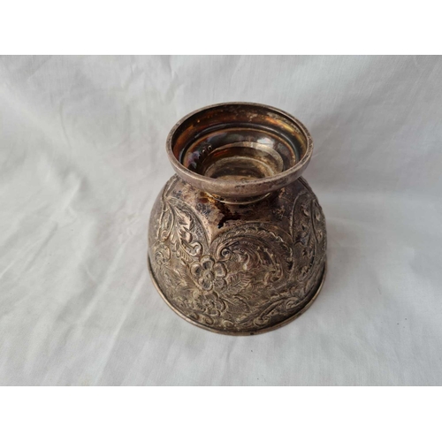 881 - A small Victorian embossed rose bowl - 5