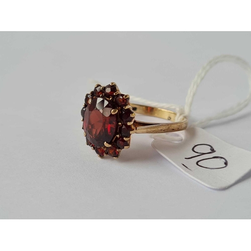 90 - An attractive 9ct garnet ring approx size M 3.8g