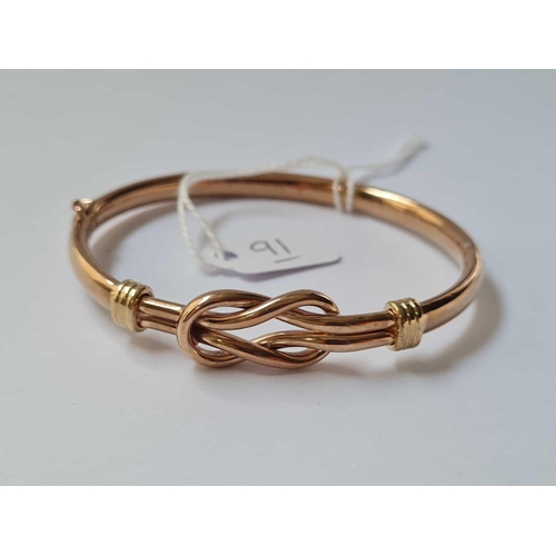 91 - A vintage hinged 9ct rose gold knot bangle 12.6g