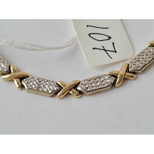 107 - An illusion cut 9ct bracelet 4.8g