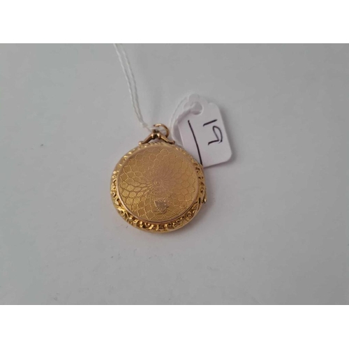 19 - A good back and front fancy locket 9ct - 4.4 gms